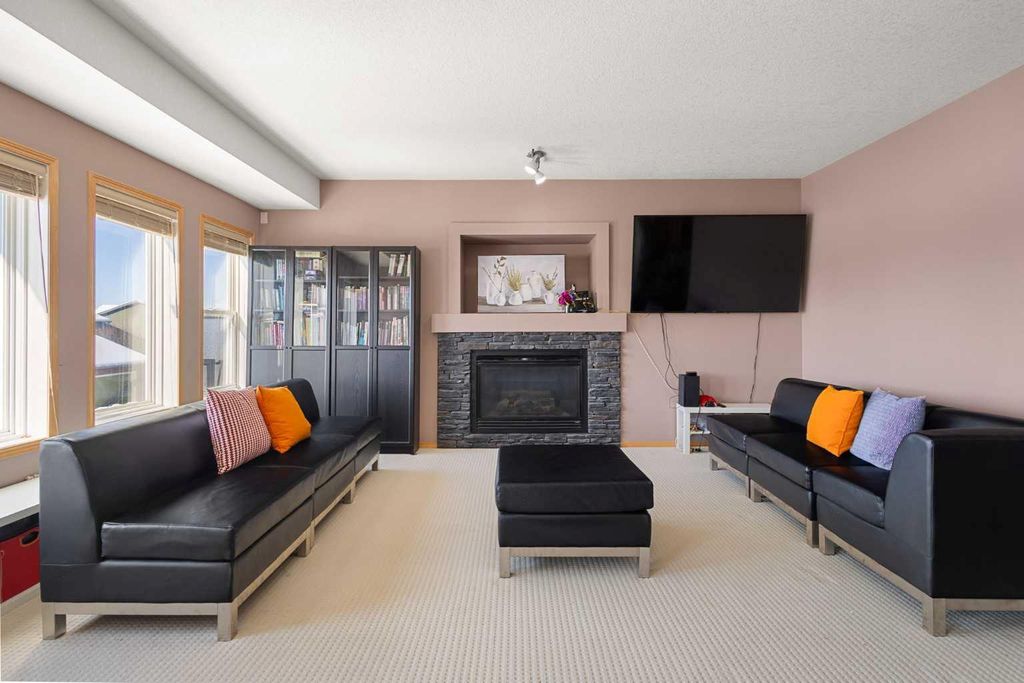 Photo of 146 Panamount Villas NW, Calgary, AB T3K 0A3 (MLS # A2292967)