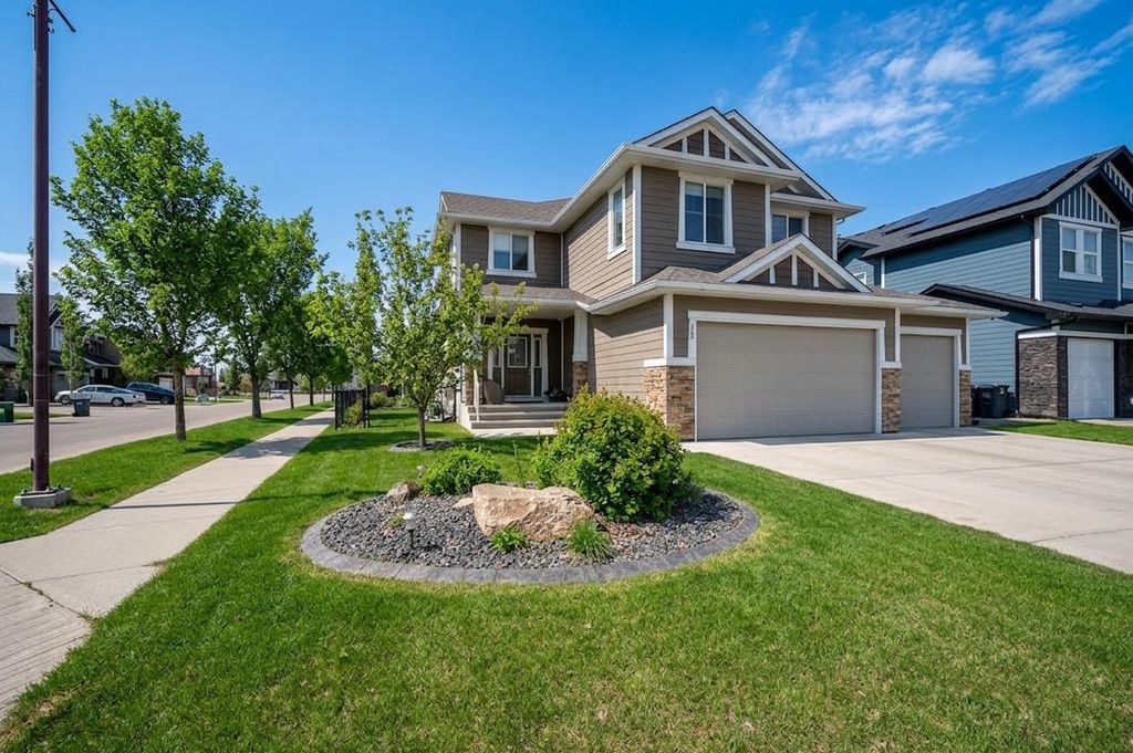 Photo of 32 Ranchers Manor, Okotoks, AB T1S 0G5 (MLS # A2310306)