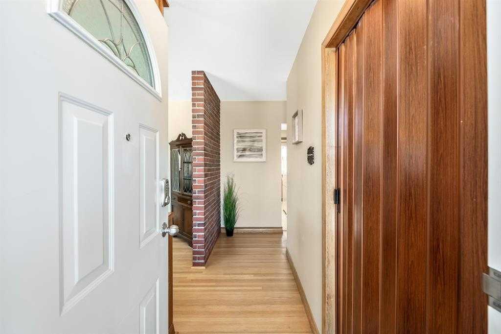 22 Montrose Crescent NE