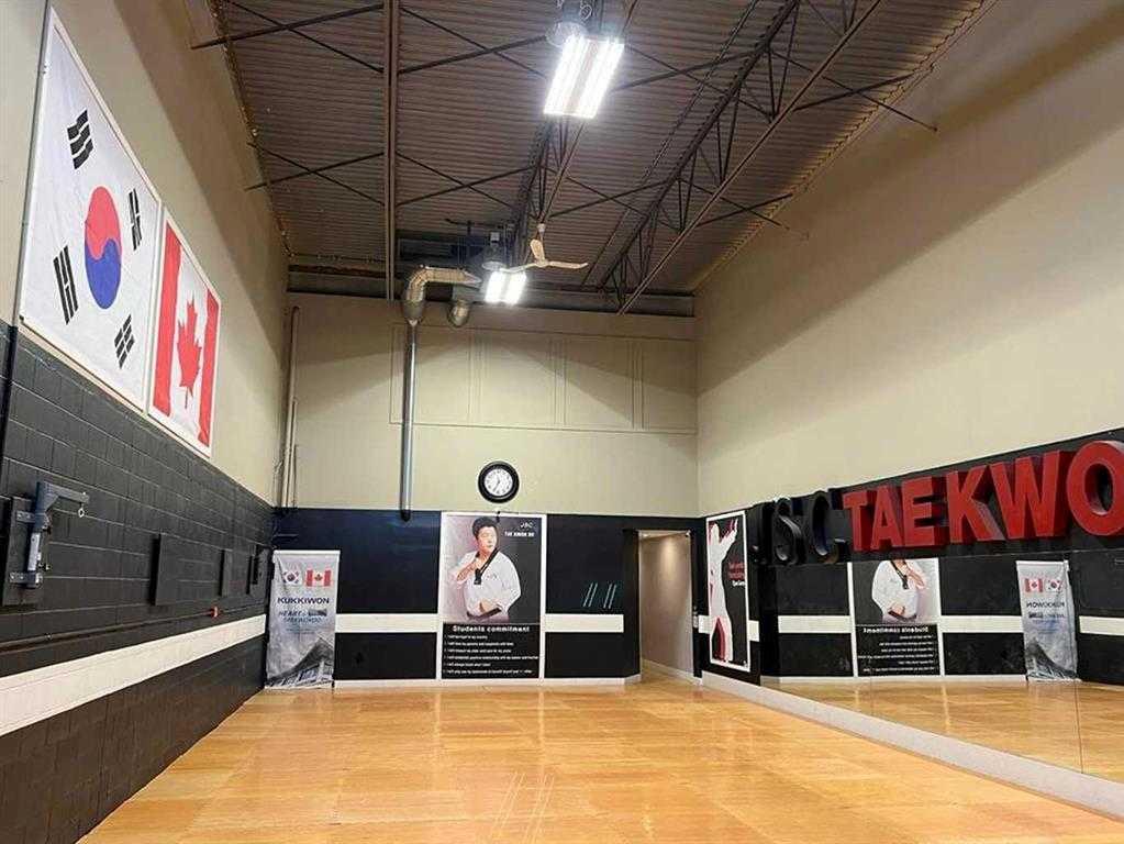 12221 44 Street SE 20