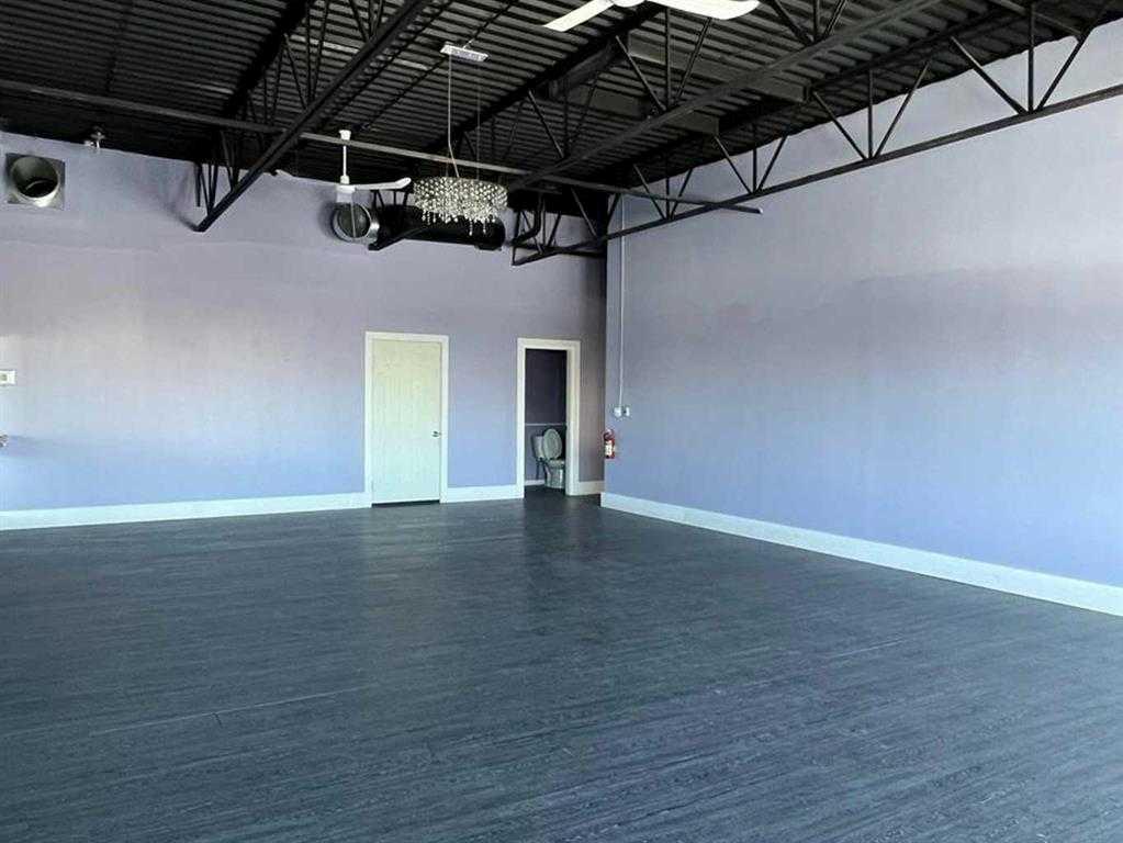 12221 44 Street SE 20