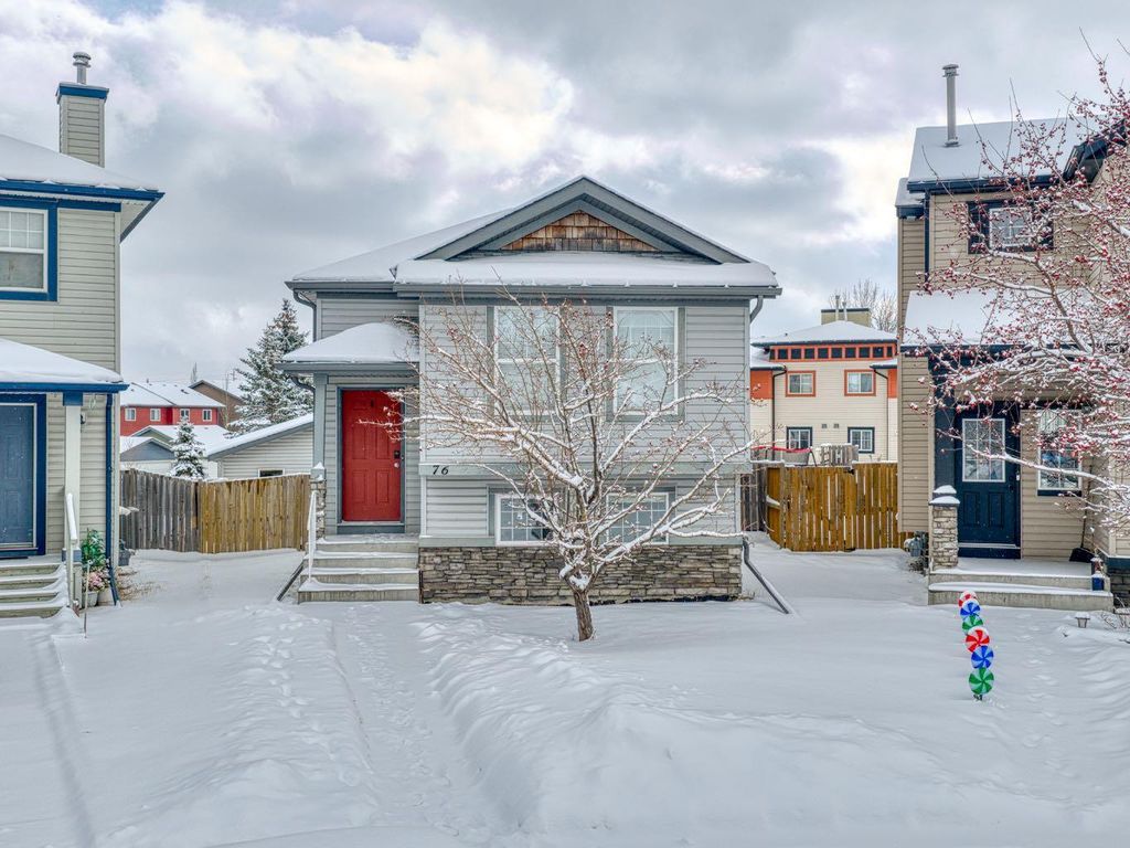 Photo of 76 Everridge Way SW, Calgary, AB T2Y 4S7 (MLS # A2293422)