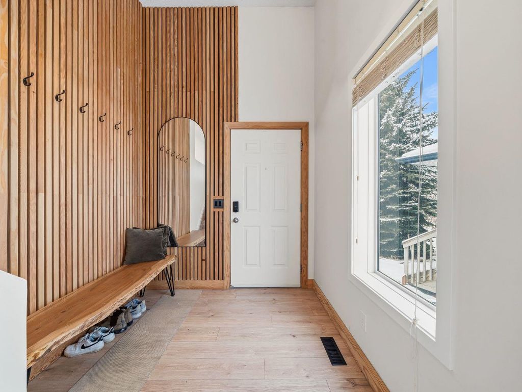 Photo of 76 Everridge Way SW, Calgary, AB T2Y 4S7 (MLS # A2293422)