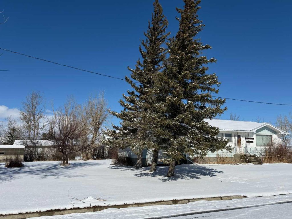 Photo of 226 7 Street E, Cowley, AB T0K 0P0 (MLS # A2292333)