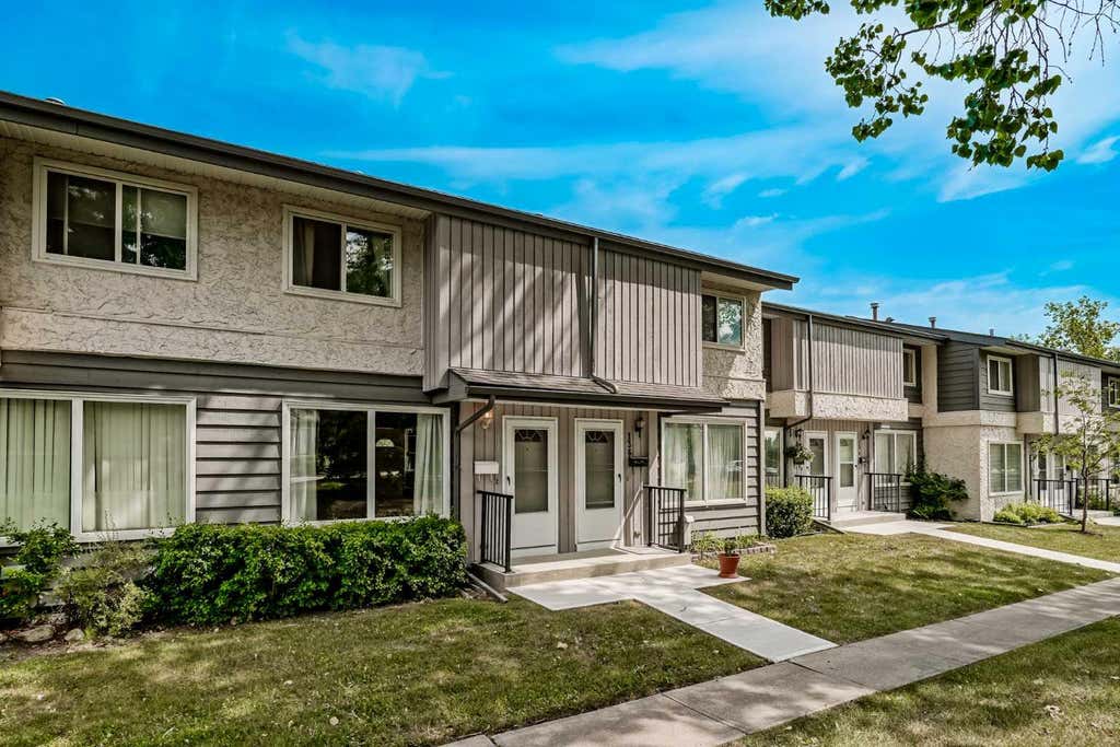 Photo of 999 Canyon Meadows Drive SW #137, Calgary, AB T2W 2S6 (MLS # A2334171)