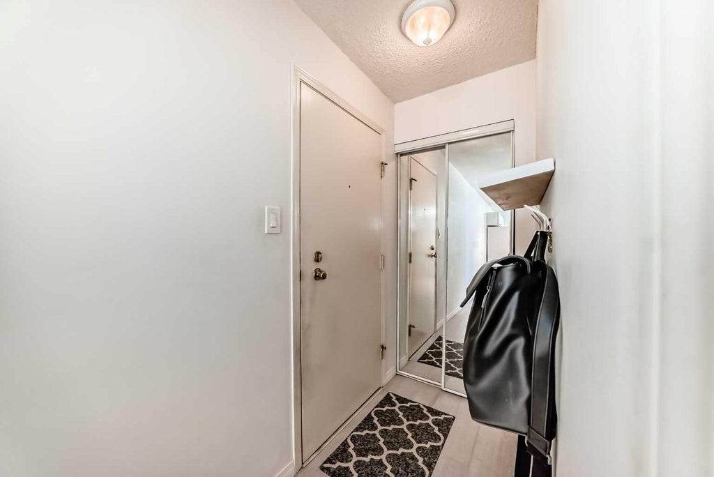 Photo of 317 14 Avenue SW #304, Calgary, AB T2R 0M4 (MLS # A2330723)