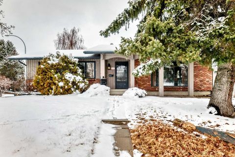 Photo of 844 Lake Ontario Drive SE, Calgary, AB T2J 3K1 (MLS # A2286791)