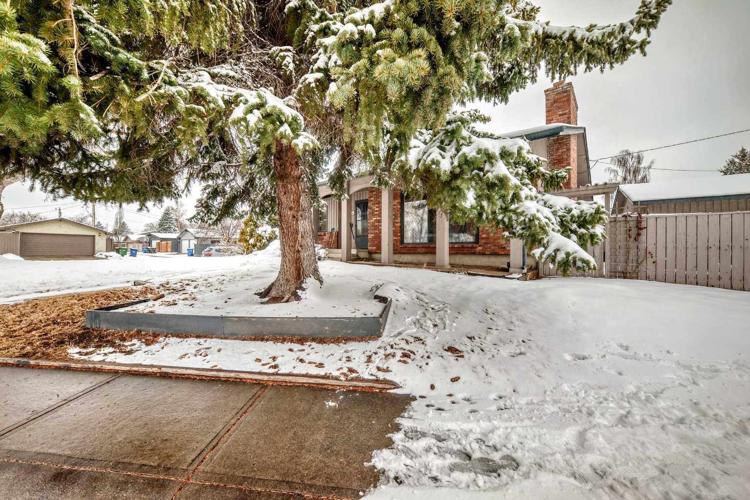 844 Lake Ontario Drive SE