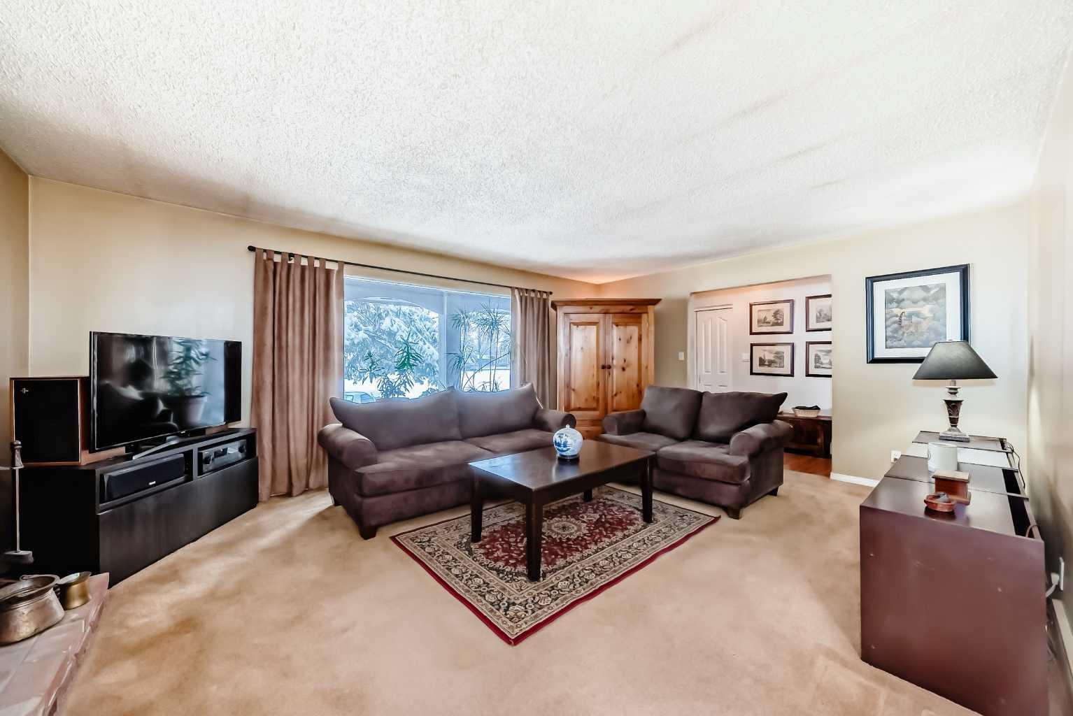 844 Lake Ontario Drive SE