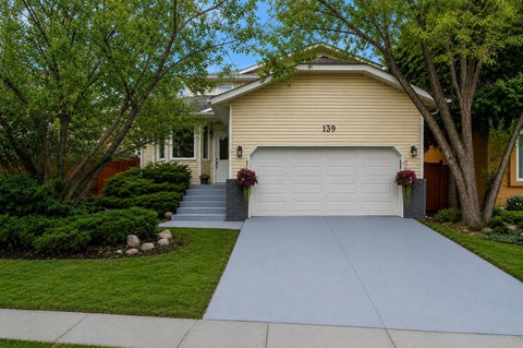 Photo of 139 Shawnessy Drive SW, Calgary, AB T2Y 1C7 (MLS # A2342206)