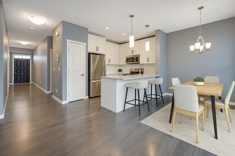 384 Copperpond Landing SE Calgary AB T2Z 1G6