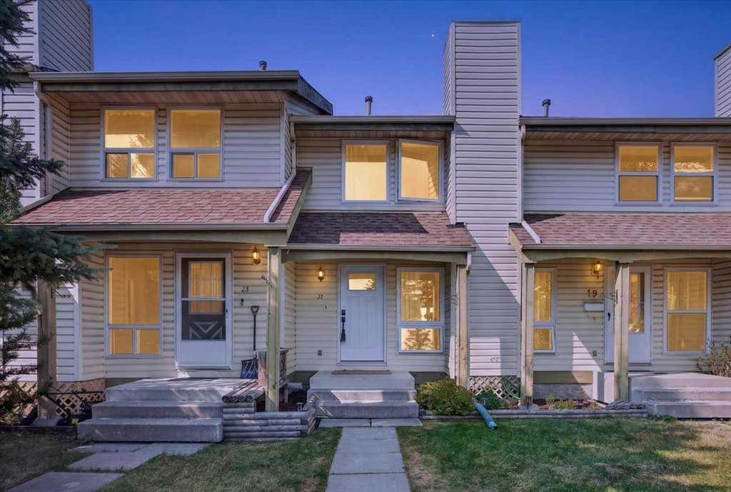 Photo of 21 Woodhill Court SW, Calgary, AB T2W 3P1 (MLS # A2335320)