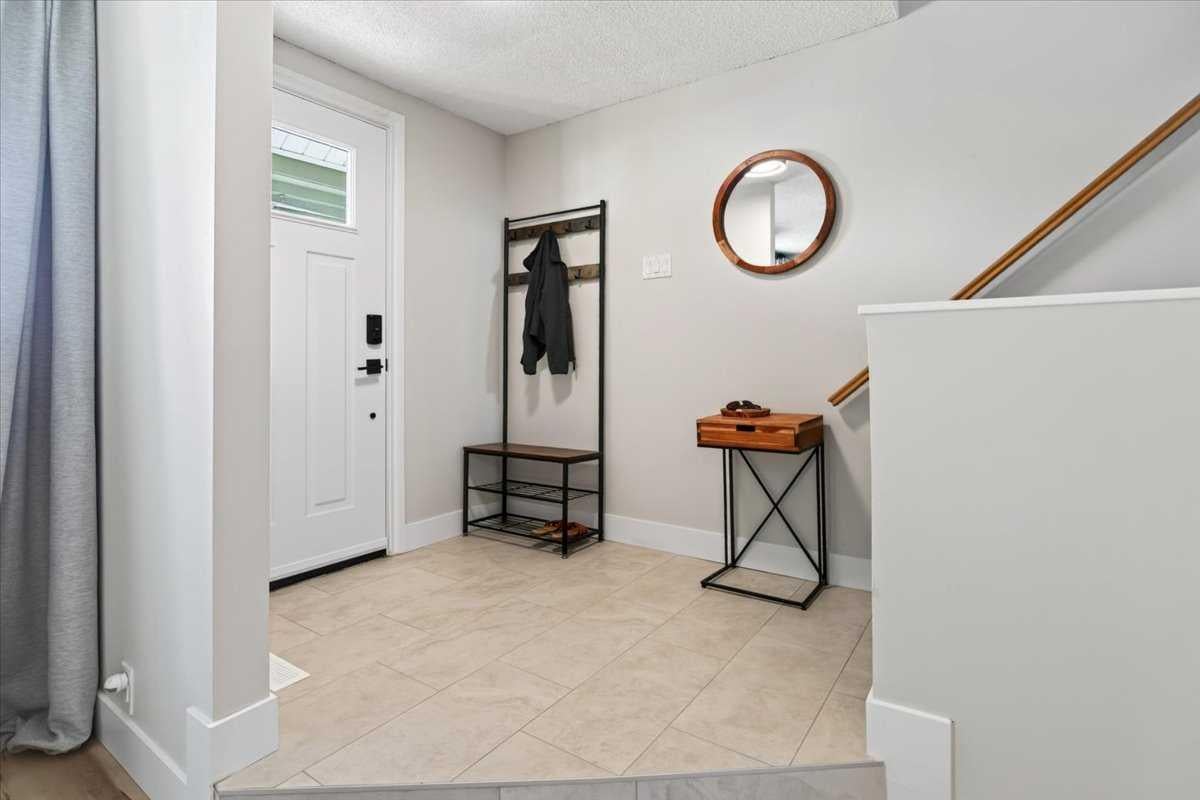 21 Woodhill Court SW