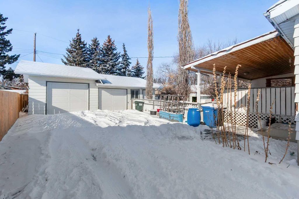 Photo of 1702 15A Street, Didsbury, AB T0M 0W0 (MLS # A2287132)