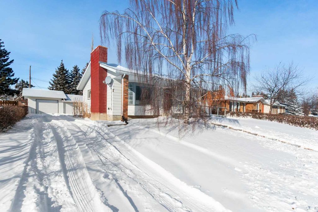 Photo of 1702 15A Street, Didsbury, AB T0M 0W0 (MLS # A2287132)
