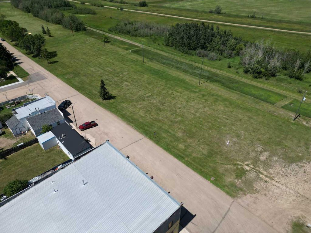 Photo of 5010 50 Avenue, Botha, AB T0C 0N0 (MLS # A2276370)