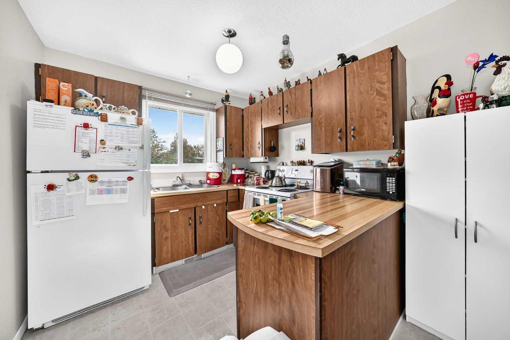 Photo of 4209 54 Avenue, Innisfail, AB T4G 1K4 (MLS # A2347342)