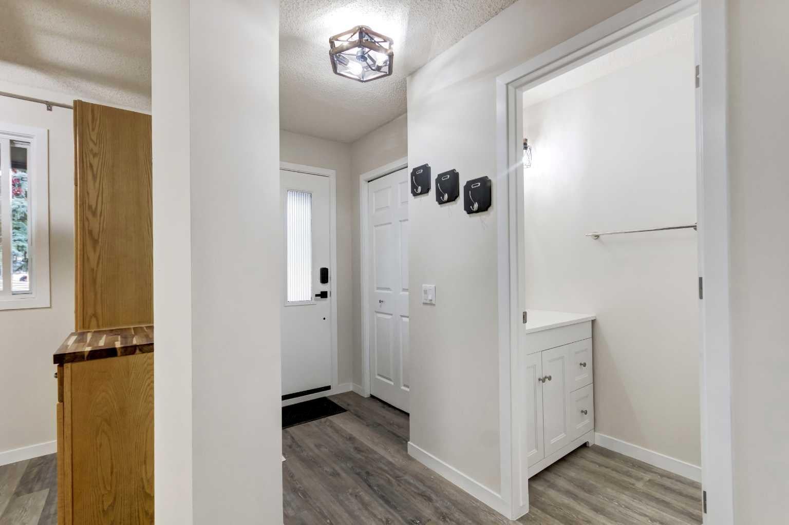 310 Brookmere Road SW 12