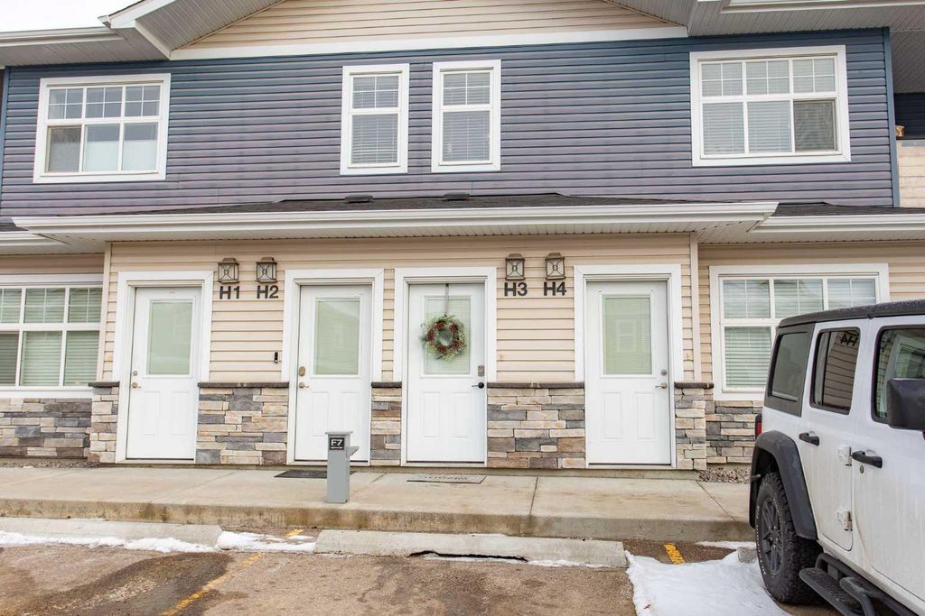 Photo of 5300 Vista Trail #H3, Blackfalds, AB T4M 0L8 (MLS # A2283051)