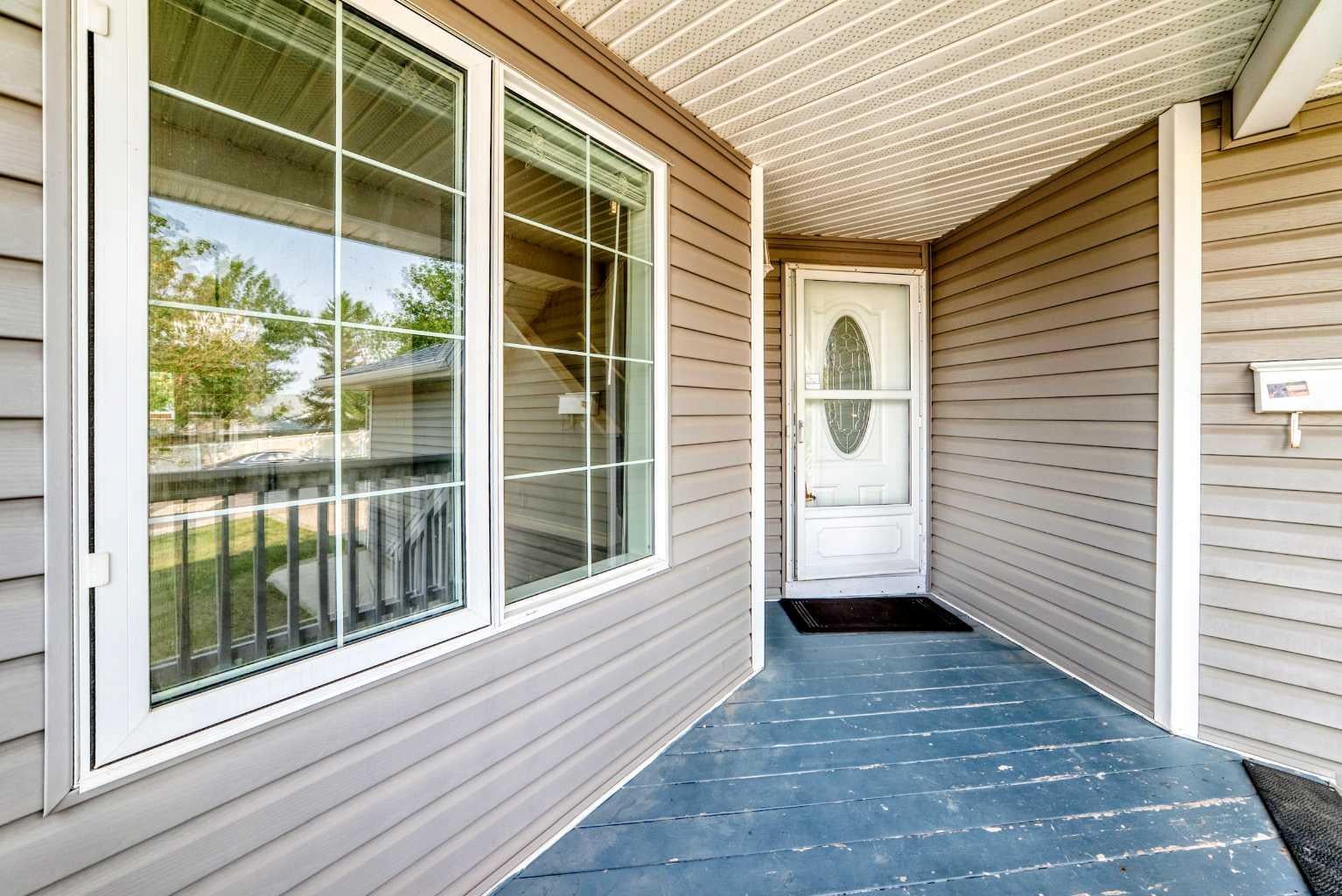 147 Macewan Drive NW