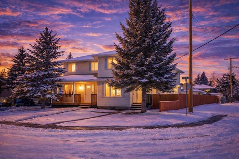 Photo of 3101 39 Street SW, Calgary, AB T3E 3G9 (MLS # A2298201)