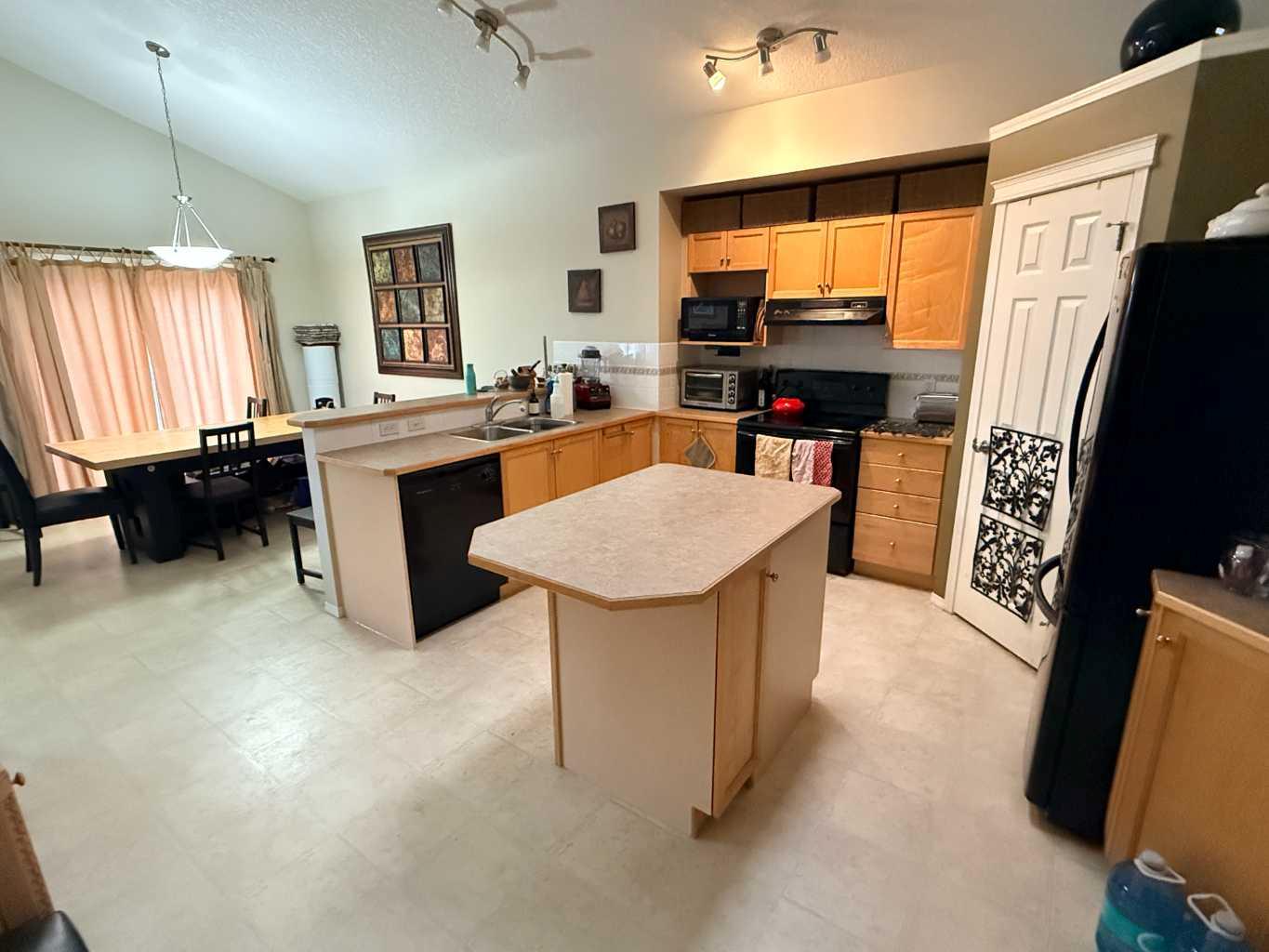 61 Everwoods Close SW