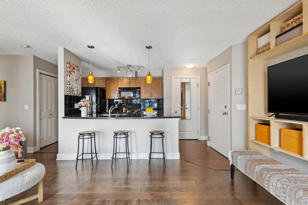 Photo of 121 Village Heights SW #3, Calgary, AB T3H 2L2 (MLS # A2304168)