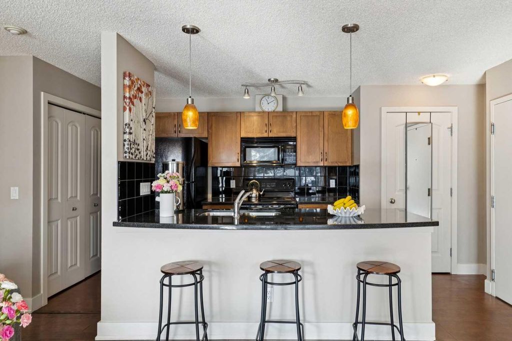 Photo of 121 Village Heights SW #3, Calgary, AB T3H 2L2 (MLS # A2304168)
