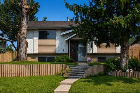 Photo of 440 Ogden Drive SE, Calgary, AB T2C 1W6 (MLS # A2337763)