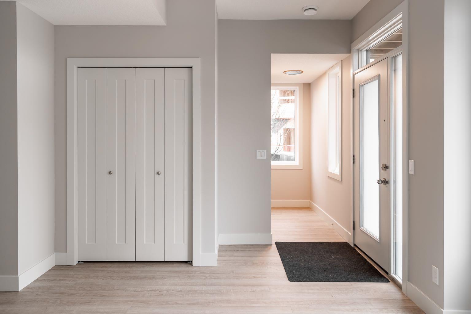 261 Royal Elm Road NW