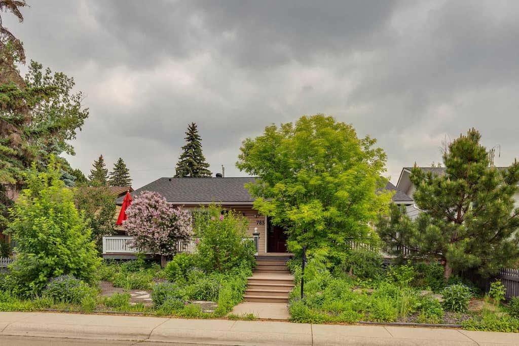 Photo of 783 Lake Twintree Crescent SE, Calgary, AB T2J 2W2 (MLS # A2334857)