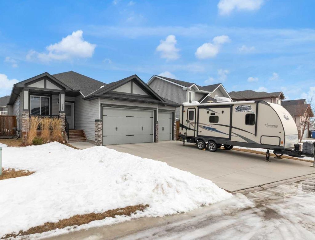 Photo of 18 Deer Coulee Drive, Didsbury, AB T0M 0W0 (MLS # A2294111)