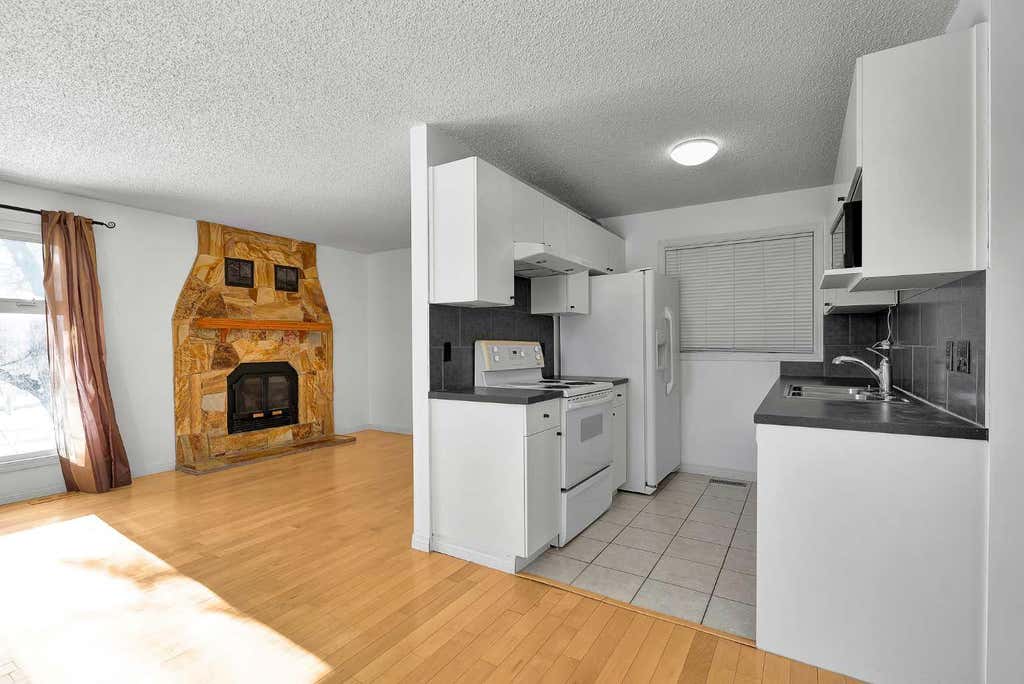 Photo of 295 Edgepark Boulevard NW, Calgary, AB T3A 4K4 (MLS # A2330444)