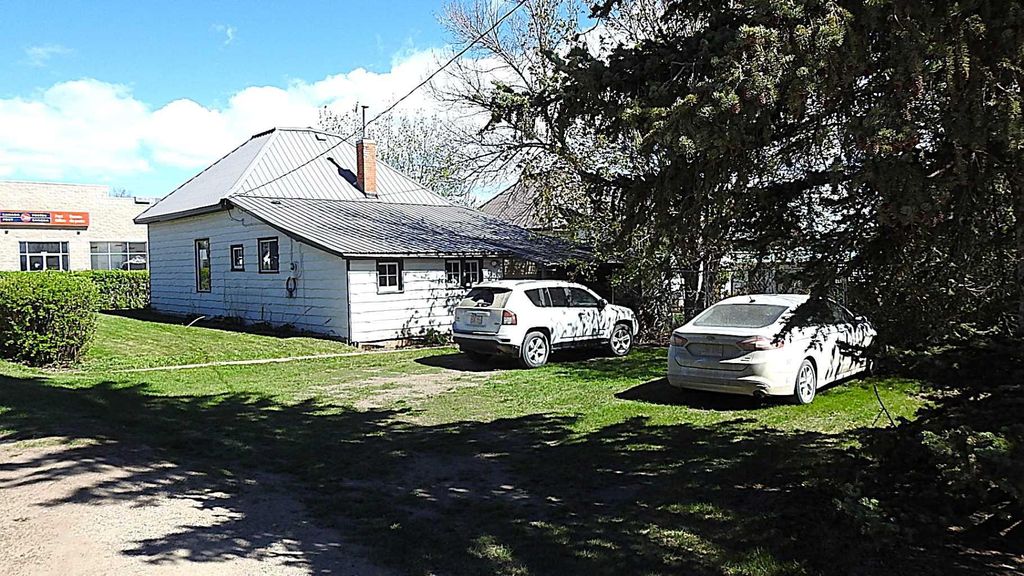 Photo of 2219 20 Street, Nanton, AB T0L 1R0 (MLS # A2311801)