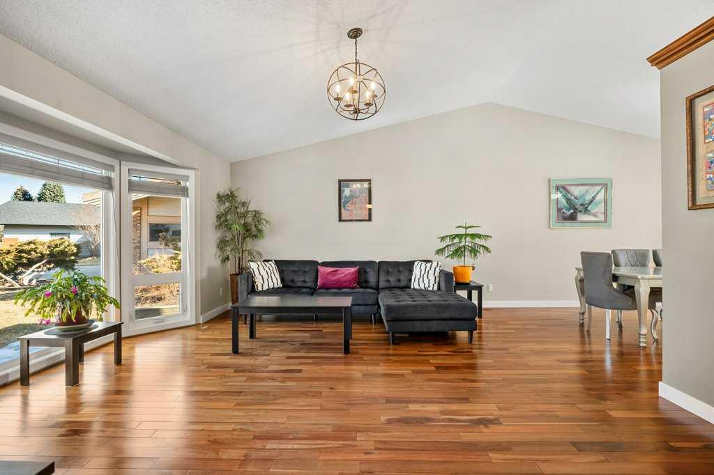 44 Deerbrook Crescent SE