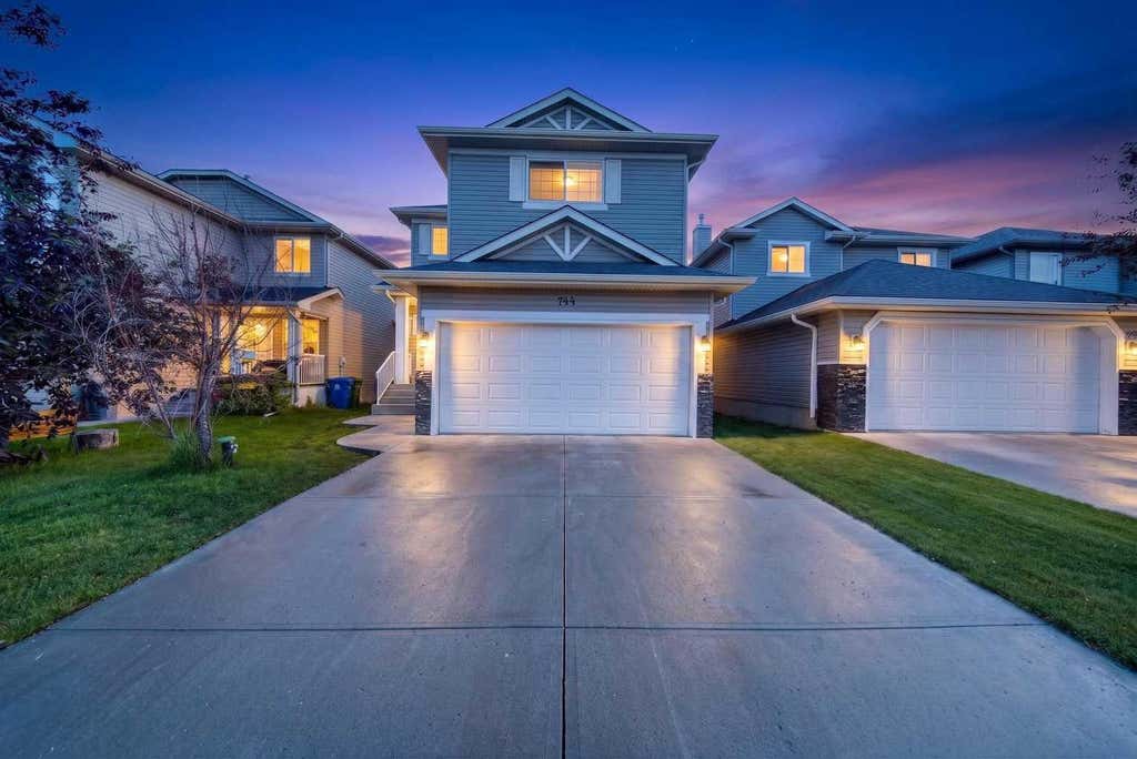 Photo of 744 Luxstone Landing SW, Airdrie, AB T4B 3L1 (MLS # A2328521)