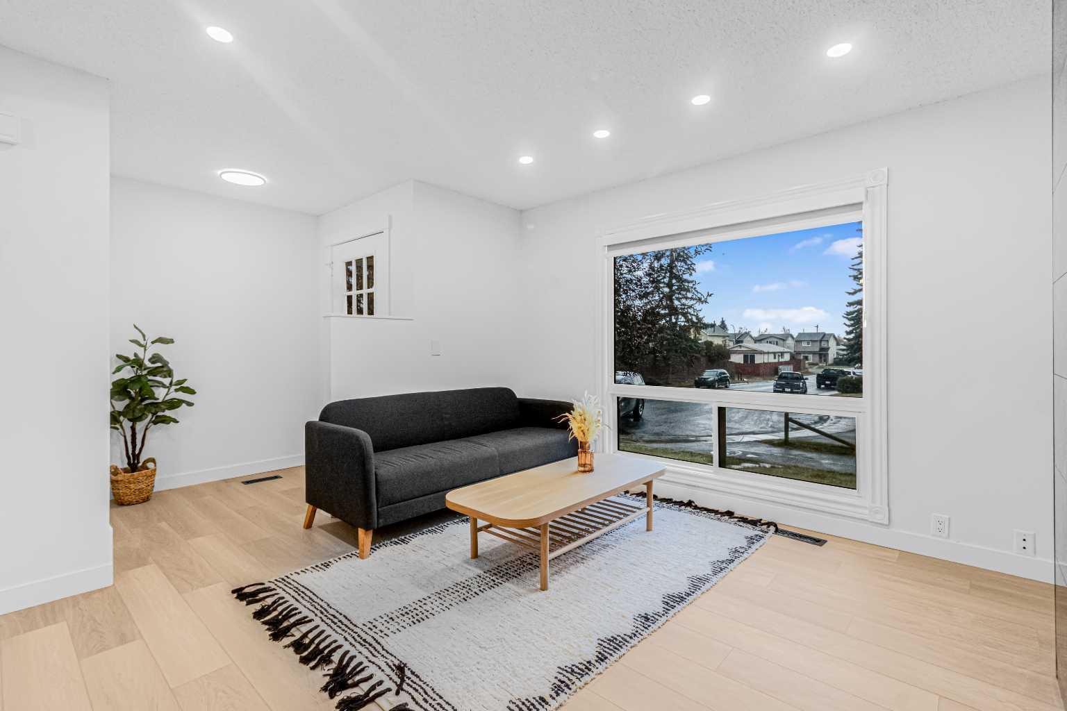 112 Erin Grove Close SE 2