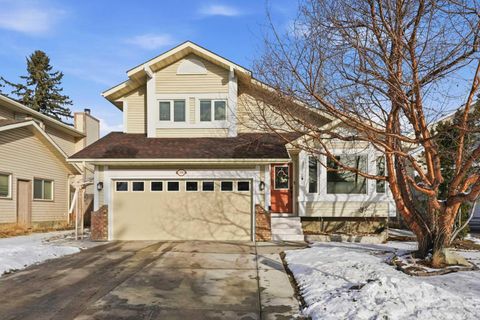 188 Millrise Drive SW Calgary AB T2Y 2G2