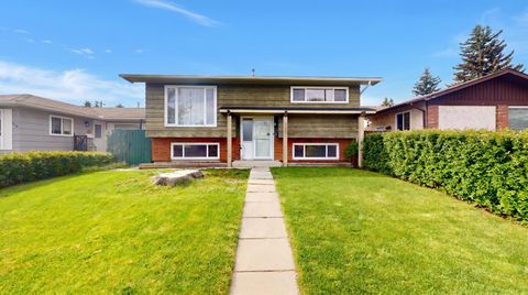 Photo of 117 Midcrest Crescent SE, Calgary, AB T2X 1B4 (MLS # A2315204)