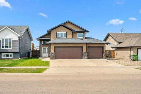 Photo of 7408 29 Street, Lloydminster, AB T9V 3N1 (MLS # A2321929)