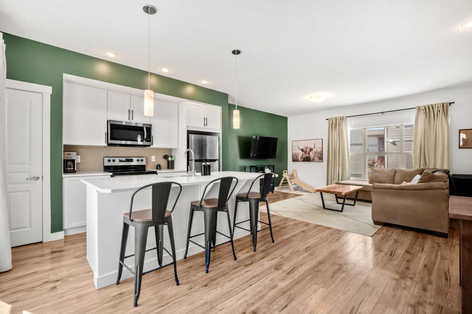 32 Horseshoe Crescent 901