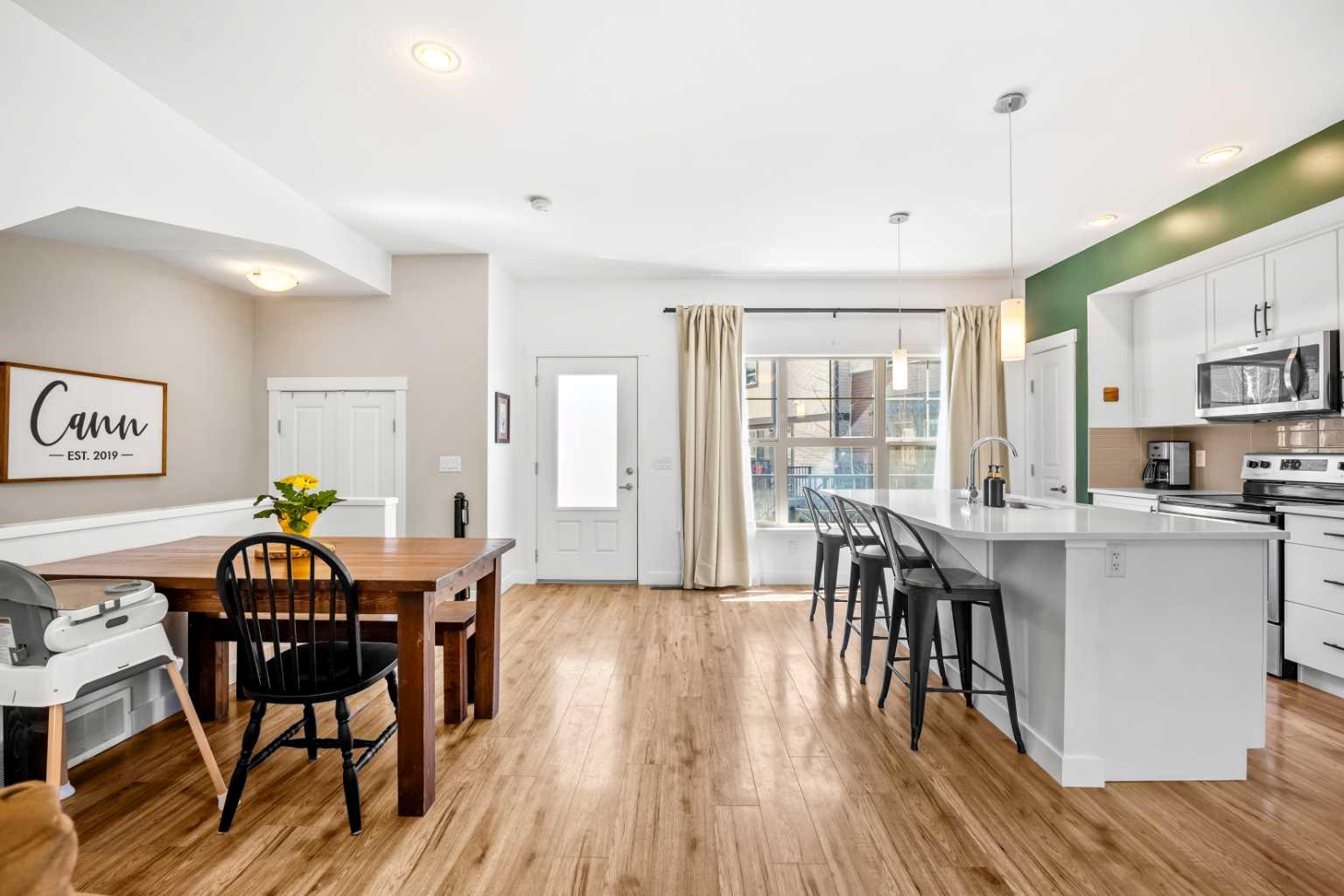 32 Horseshoe Crescent 901