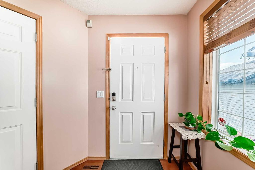 Photo of 16062 Everstone Road SW, Calgary, AB T2Y 4J7 (MLS # A2297084)