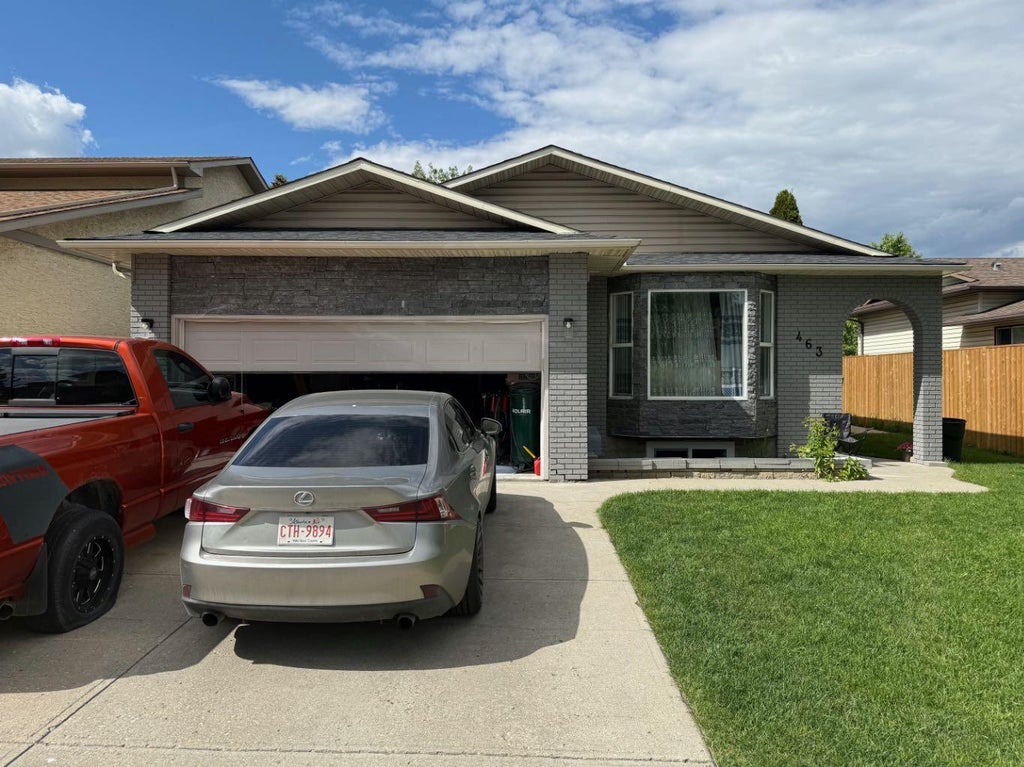 Photo of 463 Templeton Road NE, Calgary, AB T1Y 4L8 (MLS # A2335189)