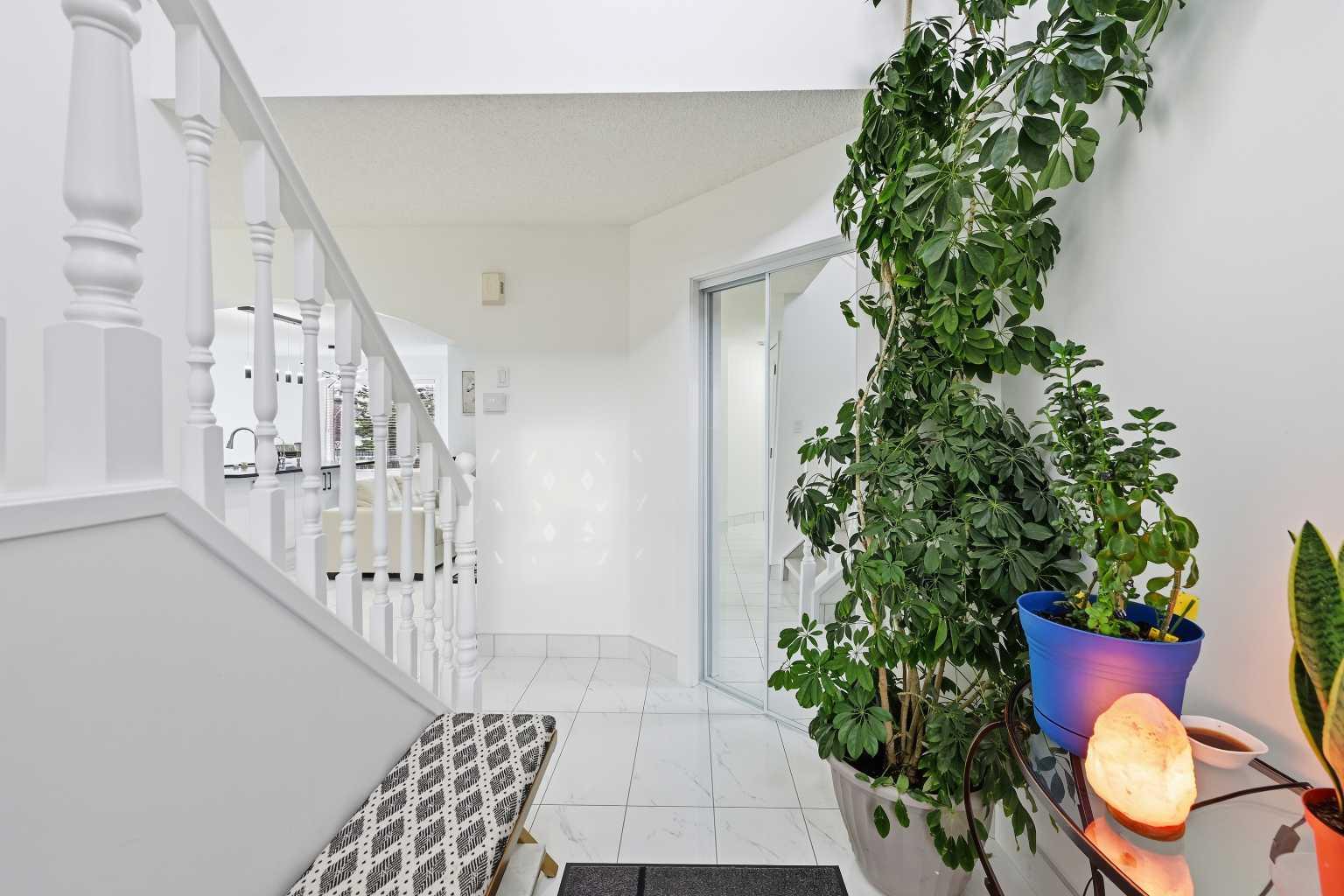 53 Martha's Place NE