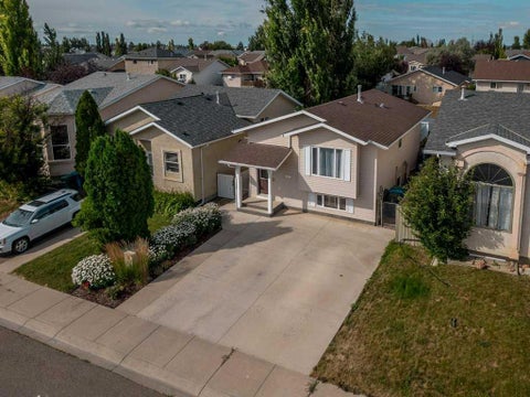 Photo of 94 Assiniboia Way W, Lethbridge, AB T1K 6X3 (MLS # A2334465)