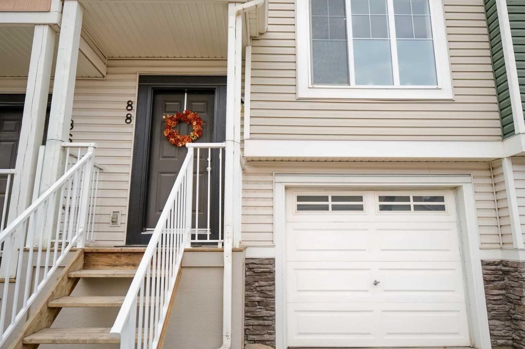 Photo of 88 Pantego Lane NW, Calgary, AB T3K 0T1 (MLS # A2303795)