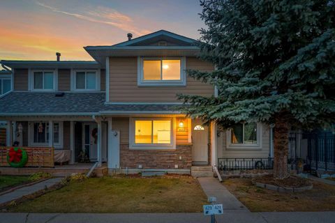 429 Georgian Villas NE Calgary AB T2A 7E3