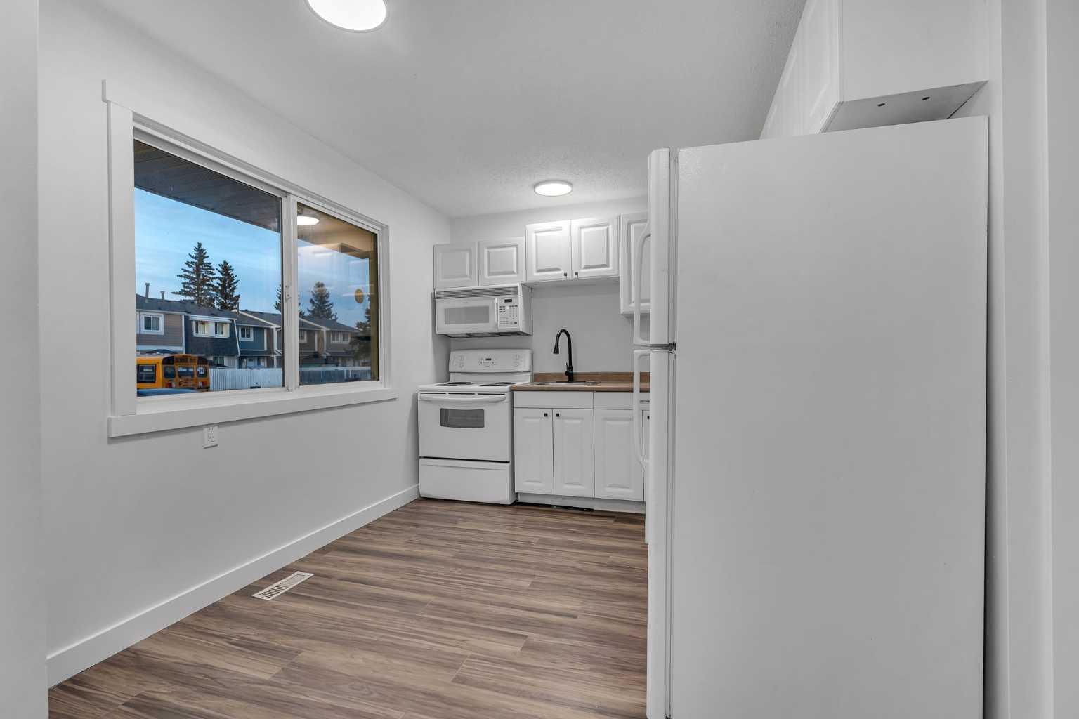 429 Georgian Villas NE