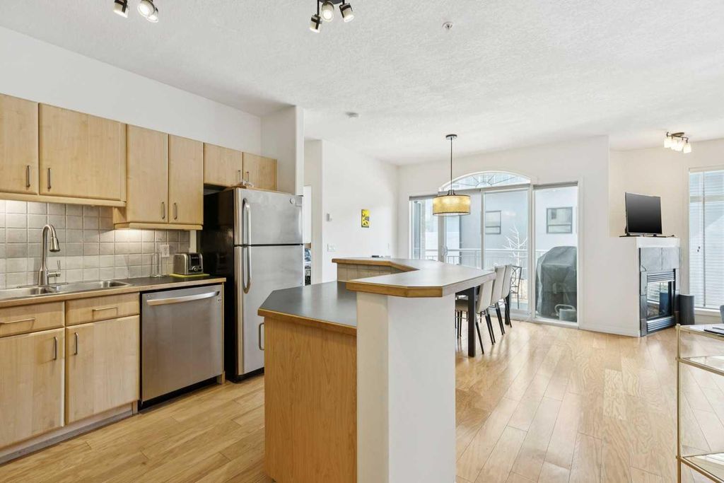 Photo of 1026 12 Avenue SW #202, Calgary, AB T2R 0J6 (MLS # A2300504)